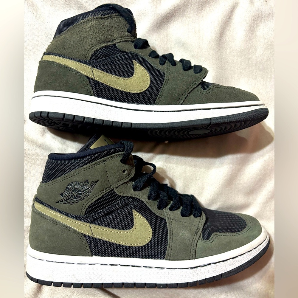 Nike Men's Sneakers - Olive and Black